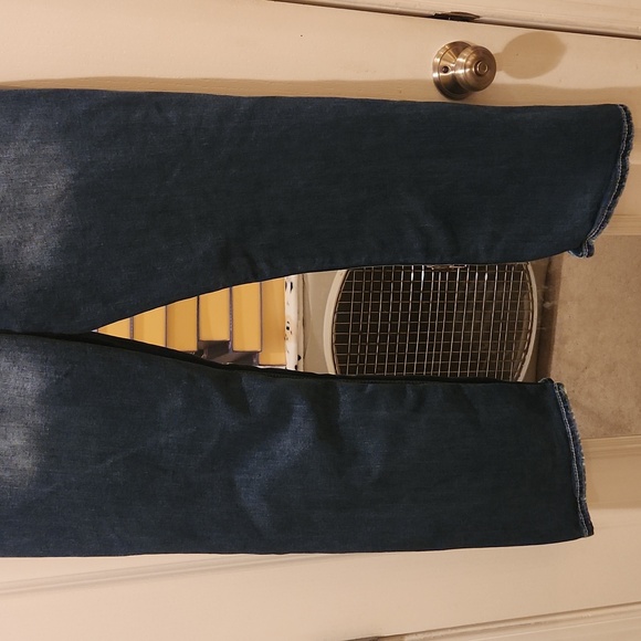 Buckle Jeans - Picture 7 of 7